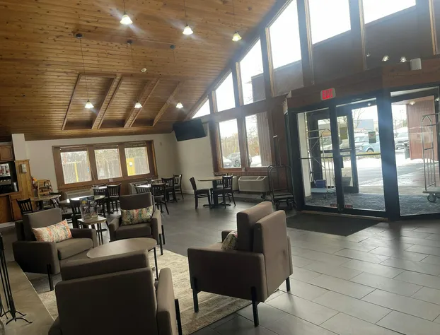 Comfort Inn & Suites Syracuse-Carrier Circle hotel detail image 4