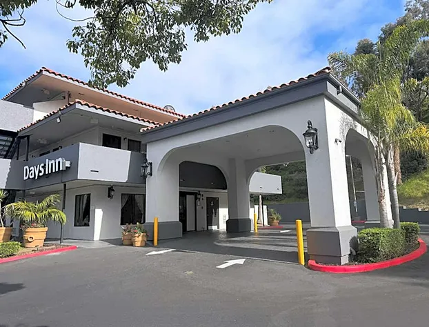 Days Inn by Wyndham Encinitas Moonlight Beach hotel detail image 1