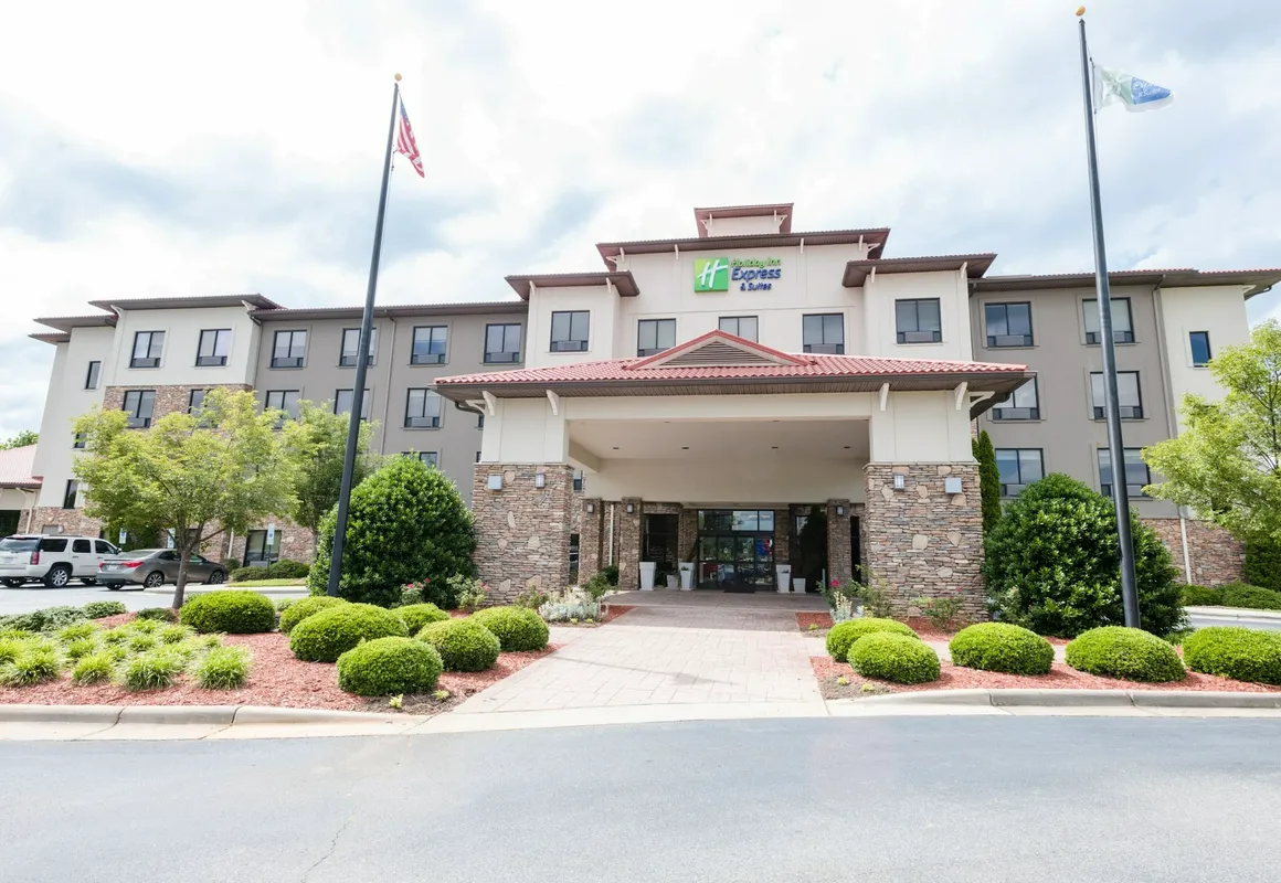 Holiday Inn Express & Suites Lexington NW-The Vineyard by IHG hotel hero