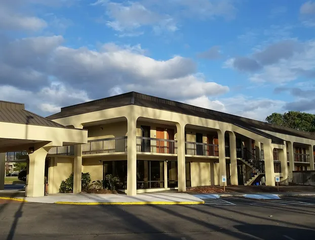 Days Inn by Wyndham Norfolk Airport hotel detail image 1