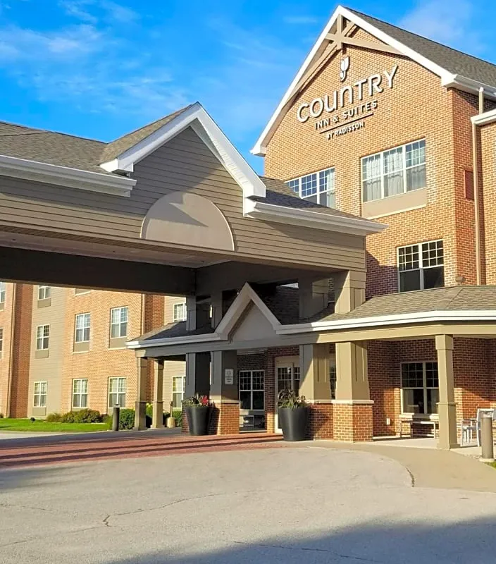 Country Inn & Suites by Radisson, Green Bay East, WI hotel hero