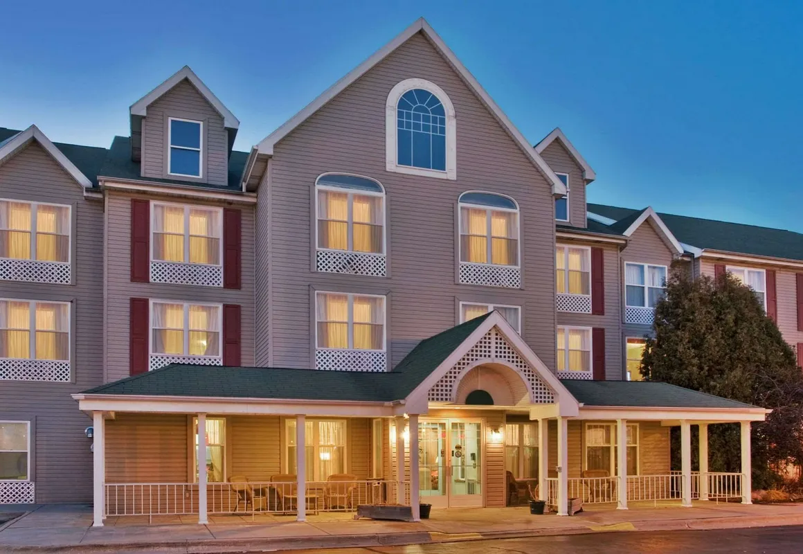 Country Inn & Suites by Radisson, Birch Run-Frankenmuth, MI hotel hero