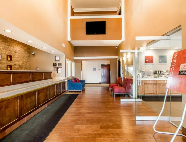 Comfort Suites Mattoon East hotel detail image 3