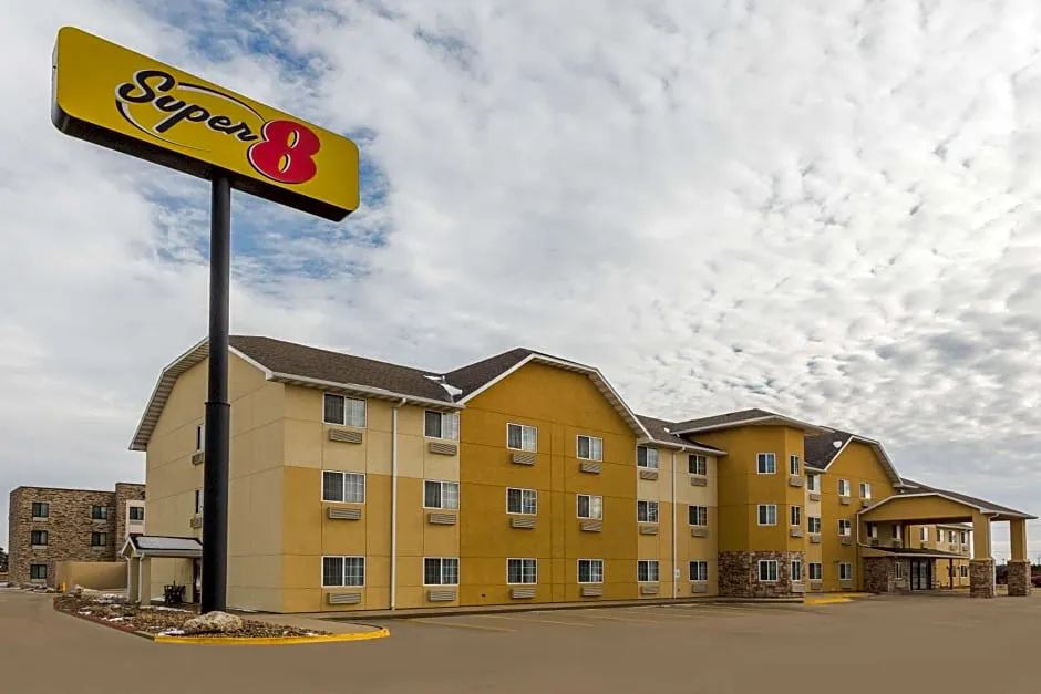 Super 8 by Wyndham Altoona hotel hero