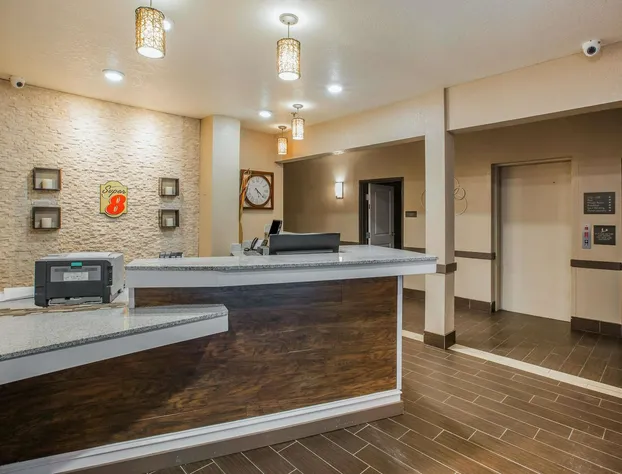 Super 8 by Wyndham Altoona hotel detail image 4