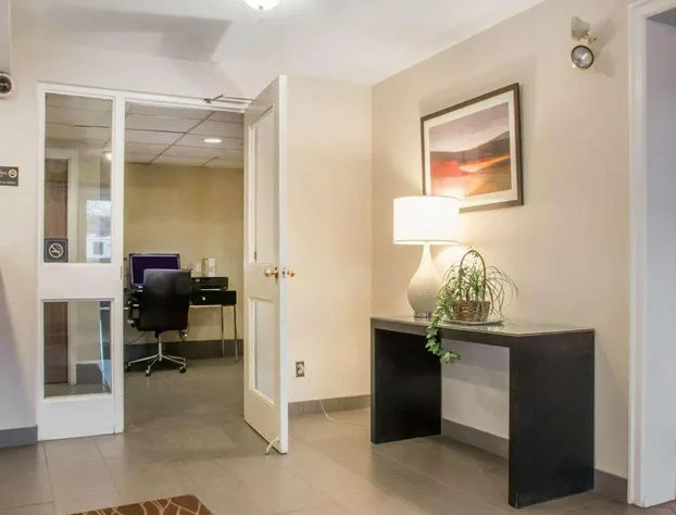 Comfort Inn South hotel detail image 4