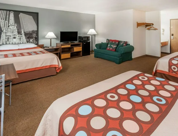 Super 8 by Wyndham Pekin/Peoria Area hotel detail image 2