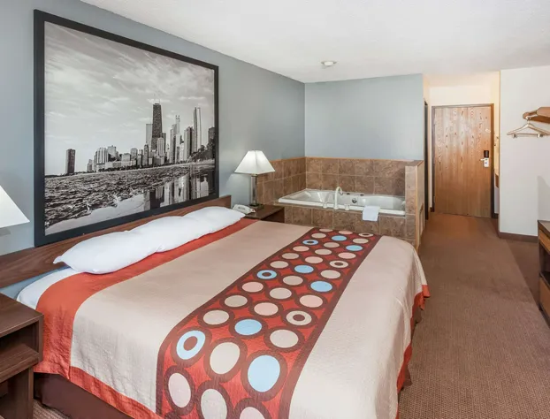 Super 8 by Wyndham Pekin/Peoria Area hotel detail image 3