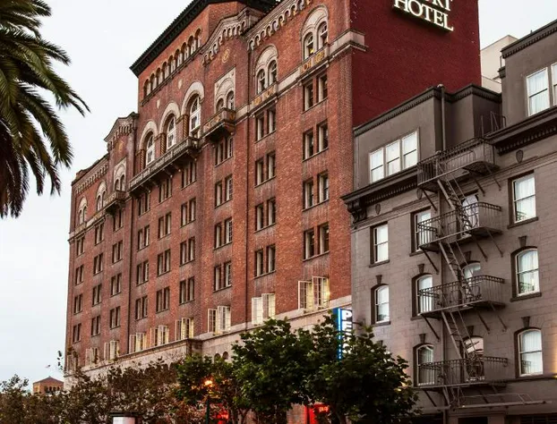 Harbor Court Hotel hotel detail image 1