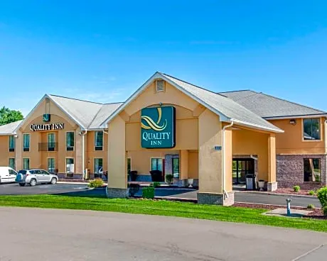 Quality Inn Bloomington near University hotel hero