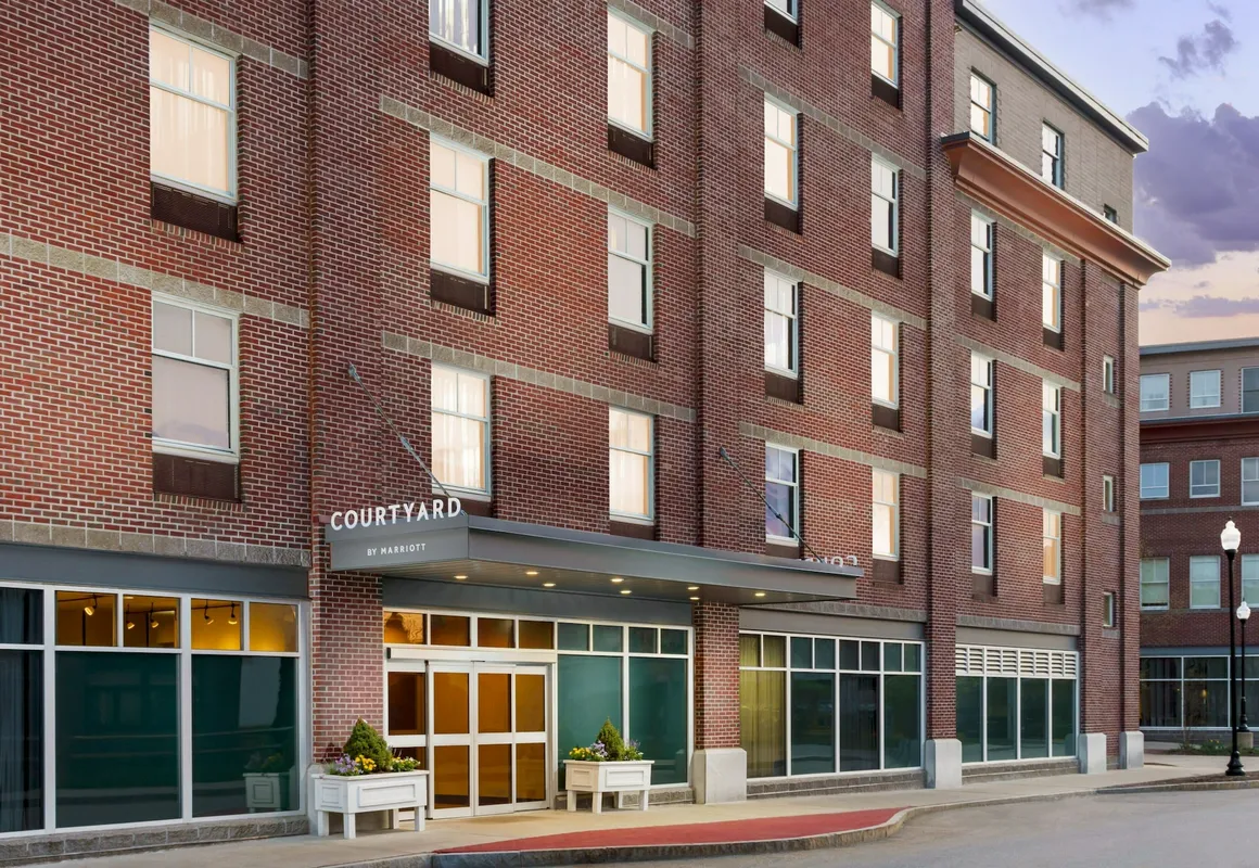 Courtyard by Marriott Keene Downtown hotel hero