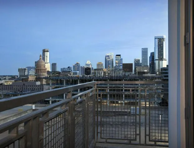 Hampton Inn & Suites Austin @ The University / Capitol hotel detail image 1