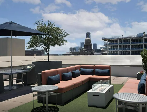 Hampton Inn & Suites Austin @ The University / Capitol hotel detail image 4