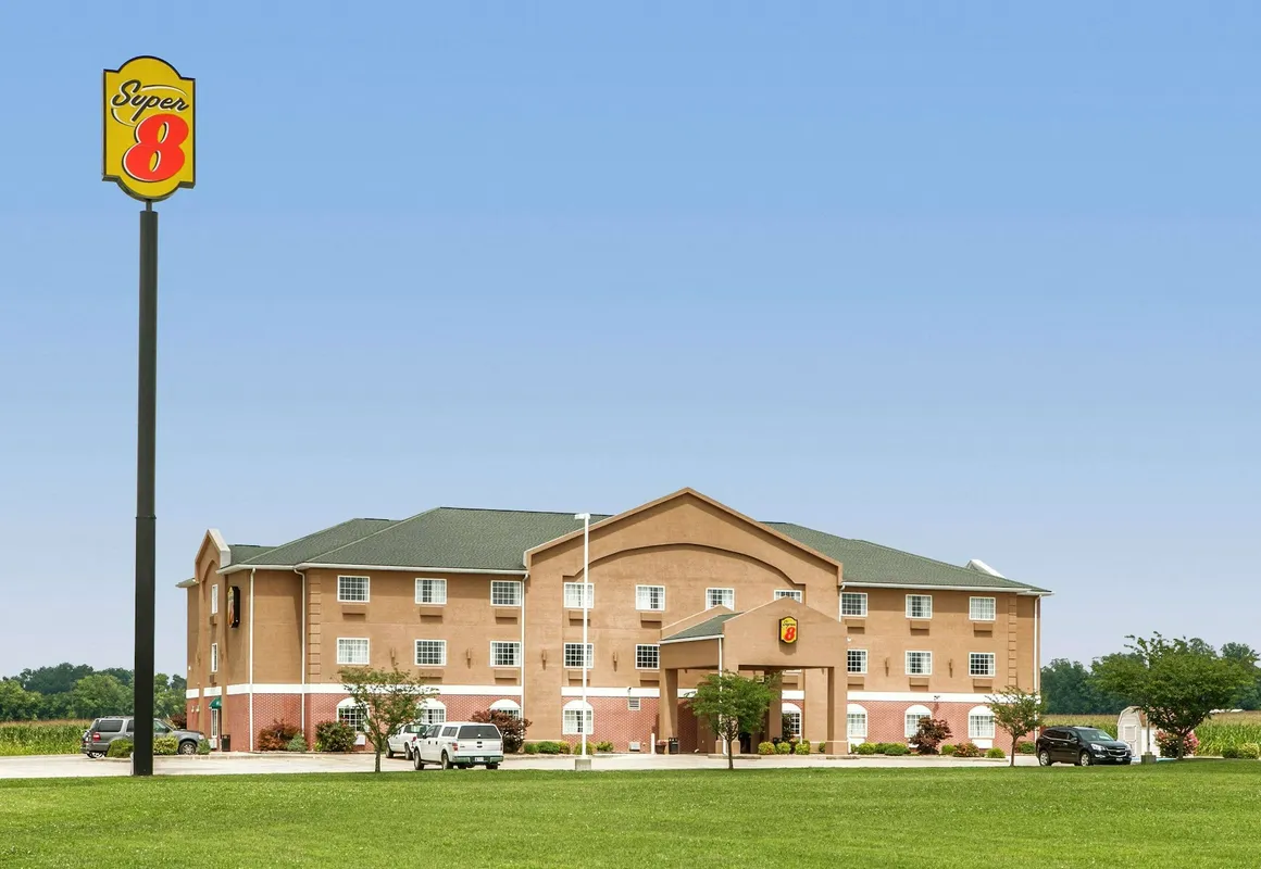 Super 8 by Wyndham Grayville hotel hero