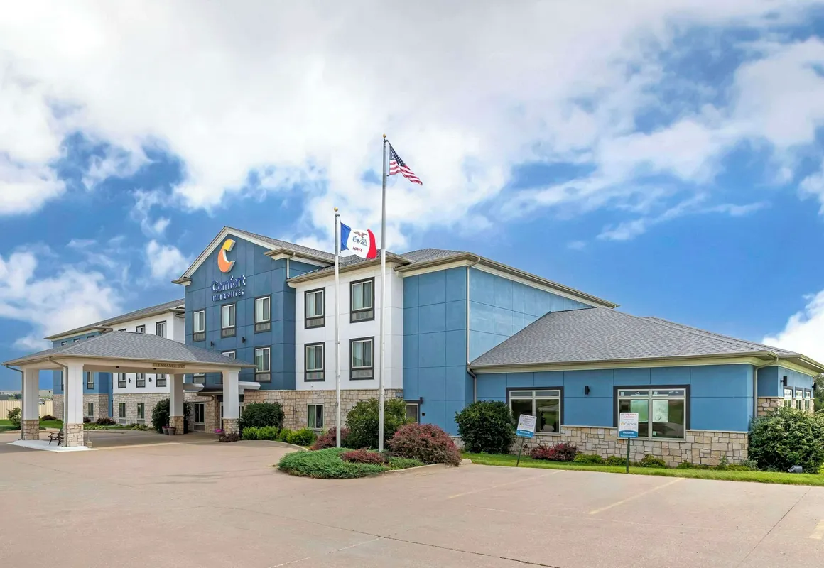 Comfort Inn & Suites Grinnell near I-80 hotel hero