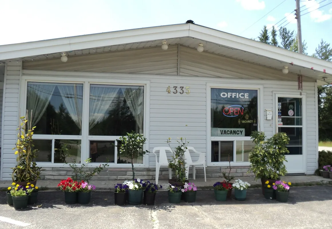 Bay Motel hotel hero