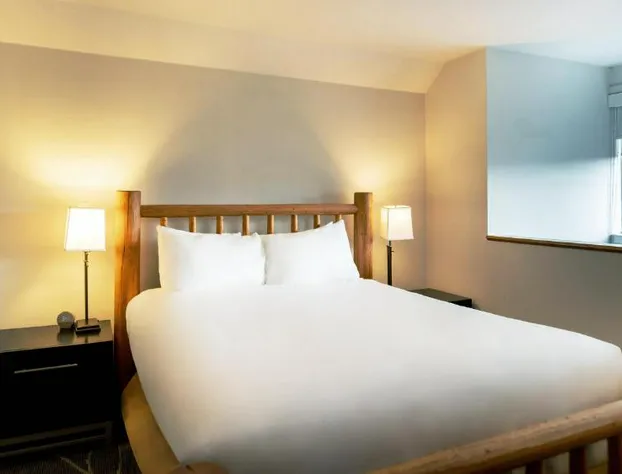 Mountain Side Hotel Whistler by Executive hotel detail image 3