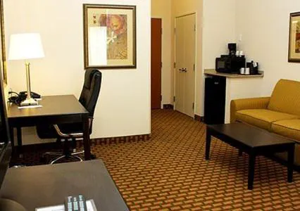 Comfort Inn & Suites Shawnee North near I-40 hotel detail image 3