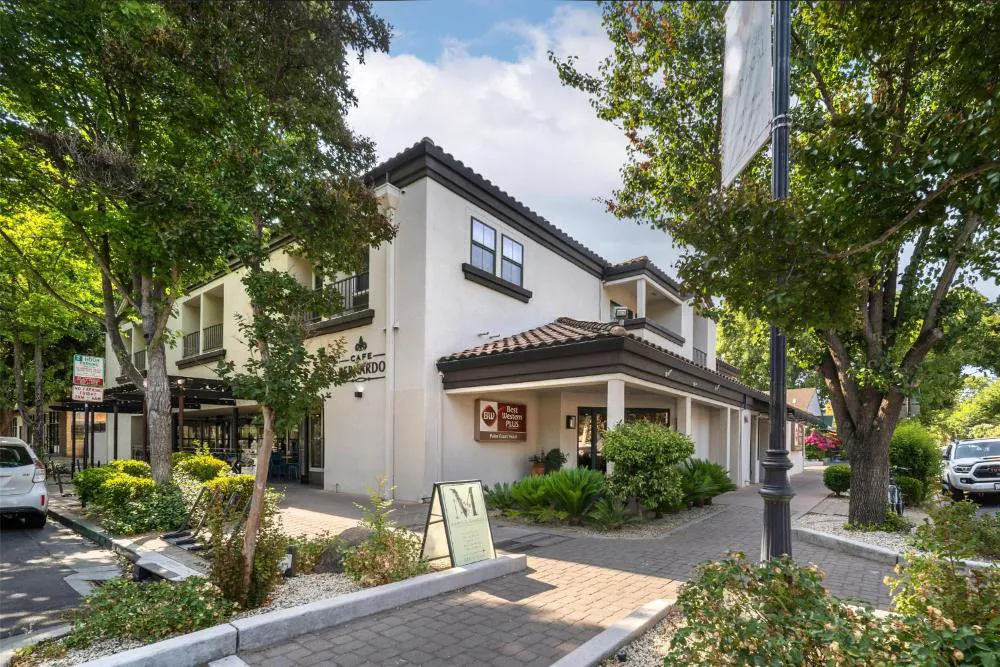 Best Western Plus Palm Court Hotel hotel hero