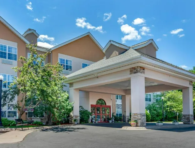 Comfort Suites Marquette hotel detail image 1