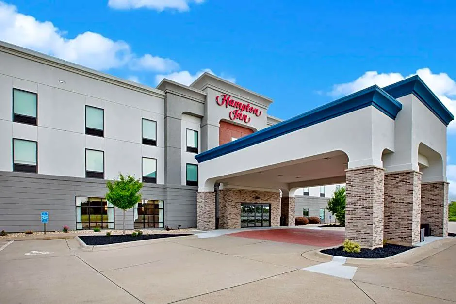 Hampton Inn Clinton, IA hotel hero