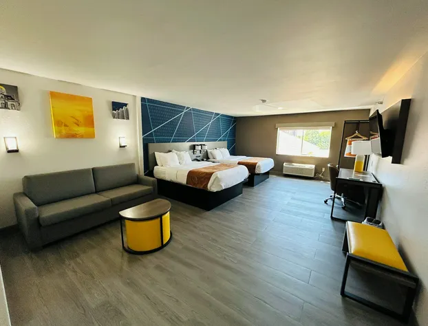 Comfort Suites Terre Haute University Area hotel detail image 3