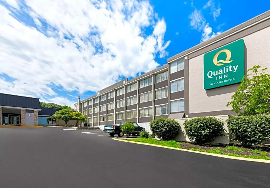 Quality Inn Dayton Airport hotel hero