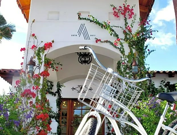 Alcazar Palm Springs hotel detail image 2