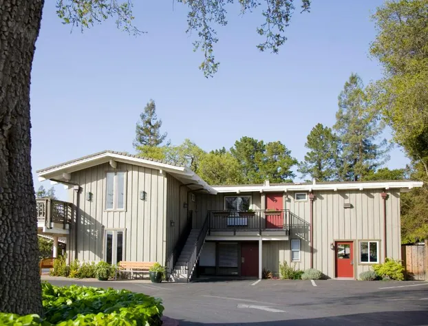 Red Cottage Inn & Suites hotel detail image 1