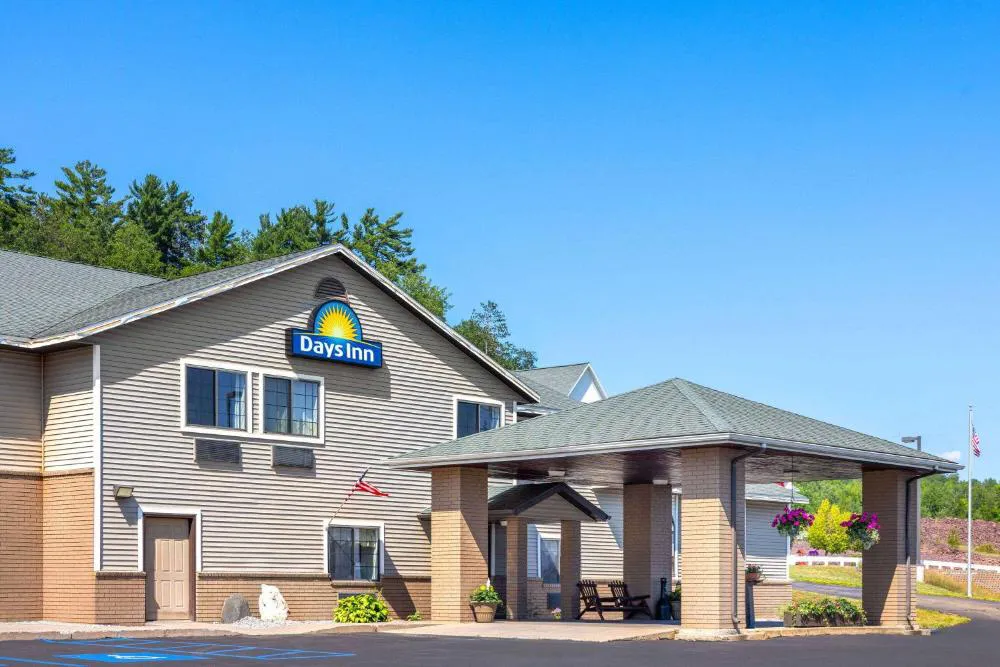 Days Inn by Wyndham Iron Mountain hotel hero