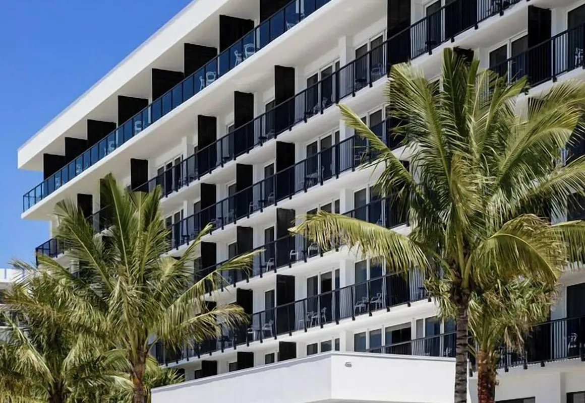 Cirque St. Armands Beachside hotel hero