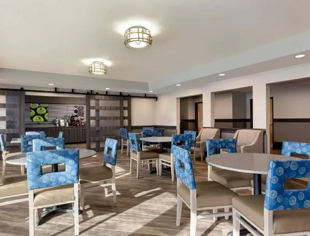 La Quinta Inn & Suites by Wyndham Fairbanks Airport hotel detail image 3