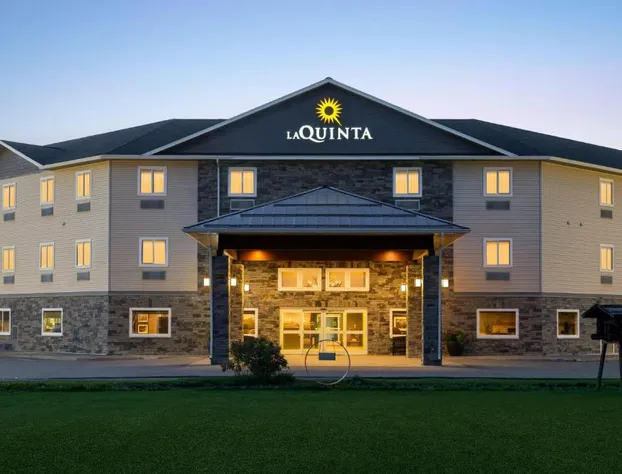 La Quinta Inn & Suites by Wyndham Fairbanks Airport hotel detail image 1