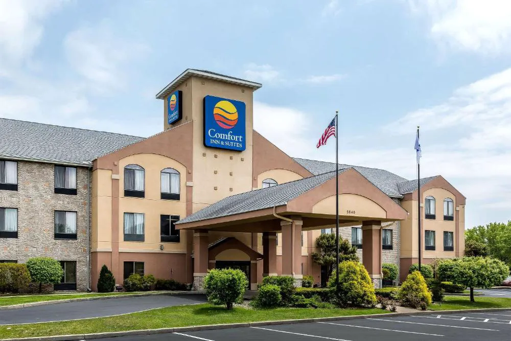 Comfort Inn & Suites Mishawaka - South Bend hotel hero