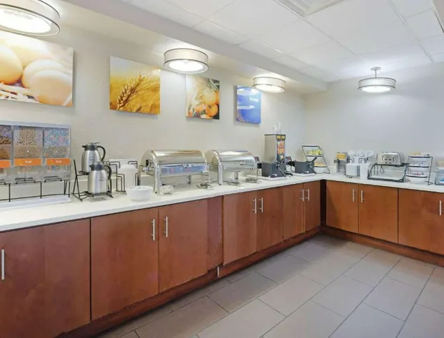 Comfort Inn & Suites Wichita Northeast hotel detail image 4