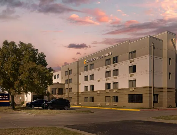 Comfort Inn & Suites Wichita Northeast hotel detail image 1