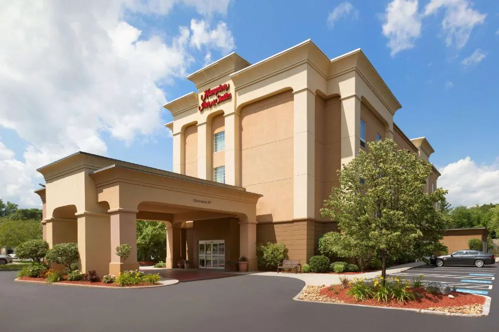 Hampton Inn & Suites Greenfield hotel hero