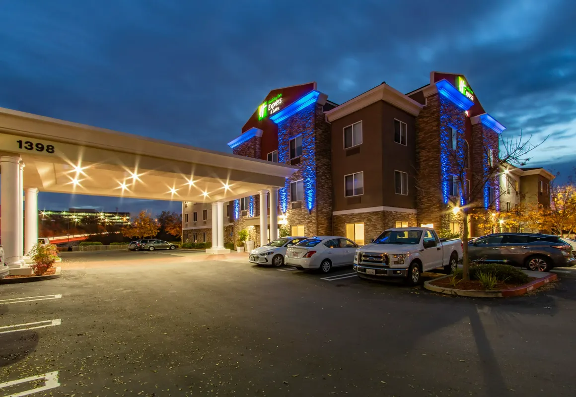 Holiday Inn Express Hotel & Suites Roseville-Galleria Area by IHG hotel hero