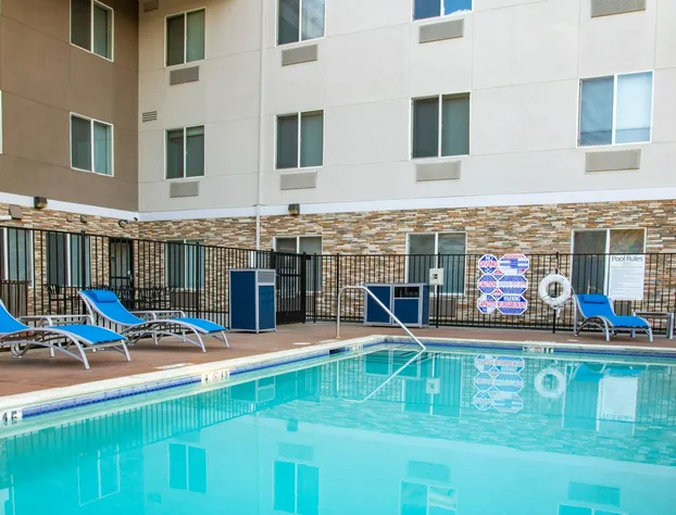 Holiday Inn Express Hotel & Suites Roseville-Galleria Area by IHG hotel detail image 2