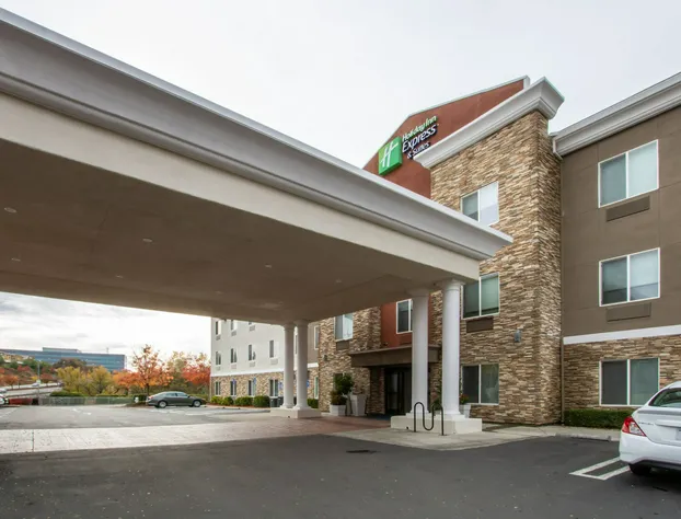 Holiday Inn Express Hotel & Suites Roseville-Galleria Area by IHG hotel detail image 3