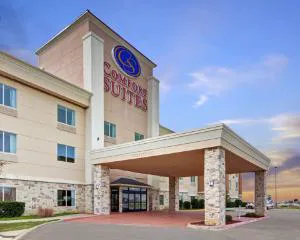 Quality Suites Near Cedar Creek Lake hotel hero