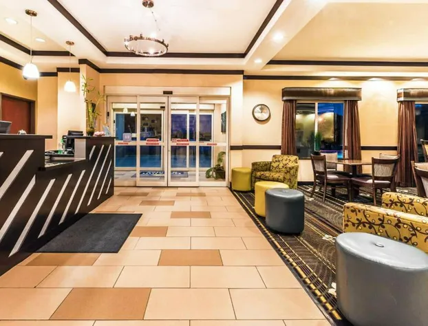 Days Inn & Suites by Wyndham Mineral Wells hotel detail image 3