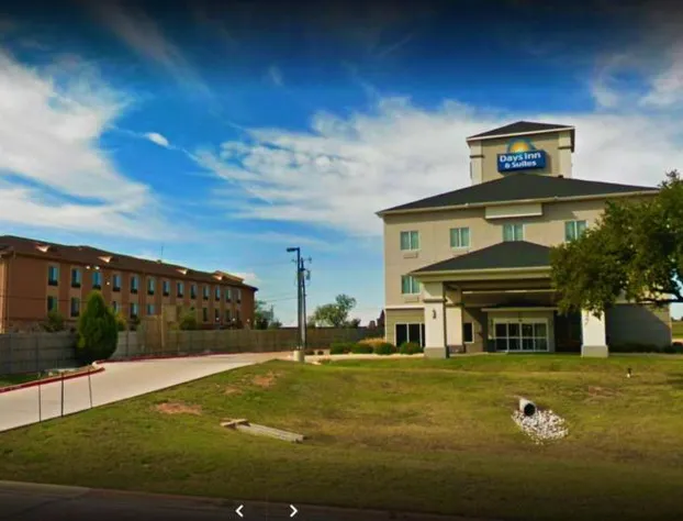 Days Inn & Suites by Wyndham Mineral Wells hotel detail image 1