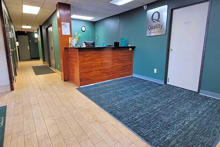 Quality Inn & Suites Columbia I-70 hotel hero