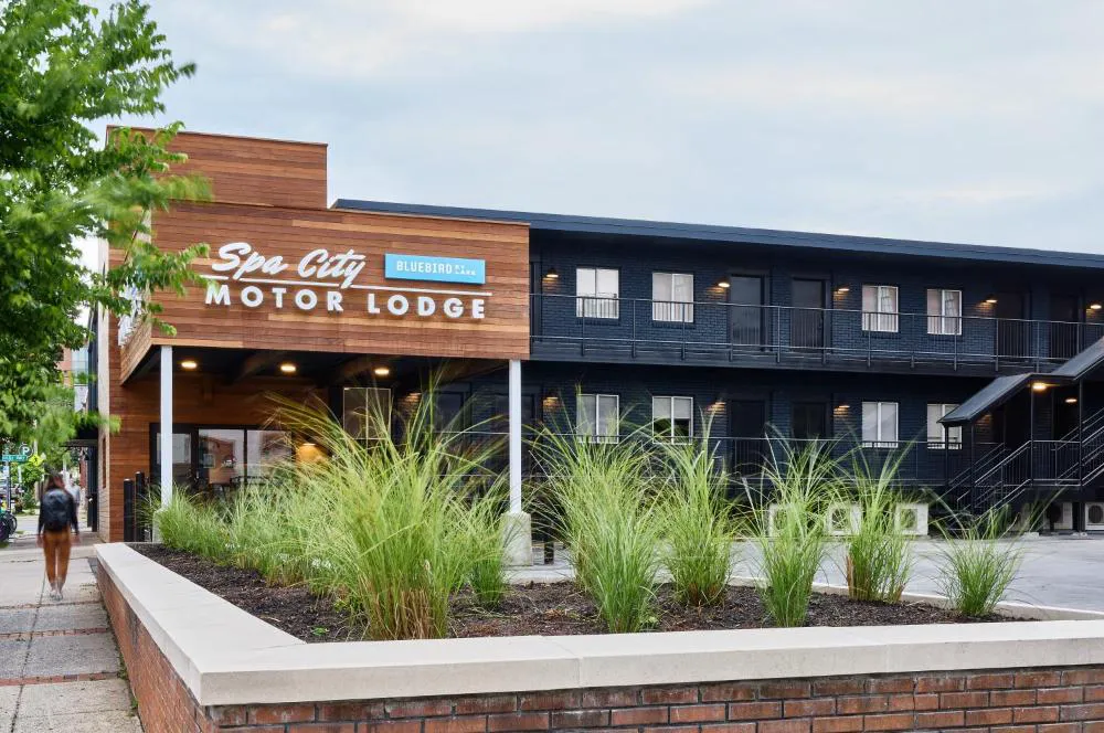 Bluebird Spa City Motor Lodge hotel hero