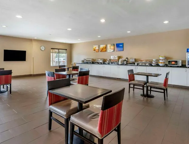 Comfort Suites Coralville I-80 hotel detail image 3