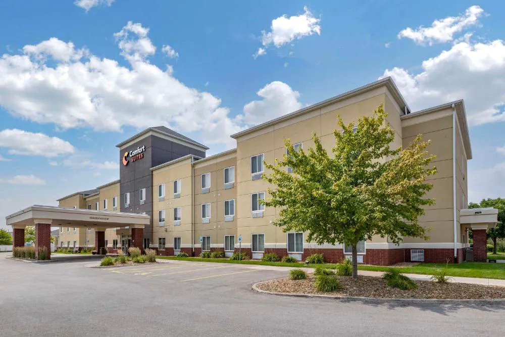 Comfort Suites Coralville I-80 hotel hero