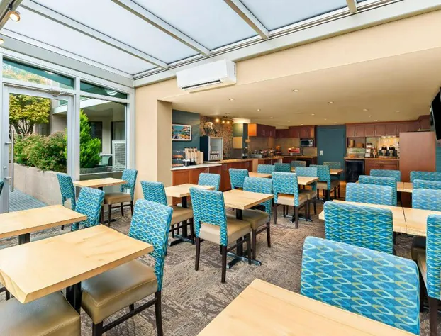 Best Western Plus Inner Harbour hotel detail image 1