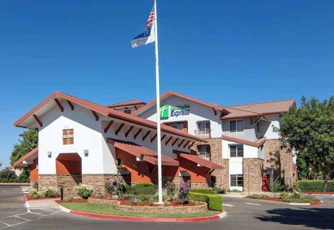 Holiday Inn Express and Suites Turlock by IHG hotel hero