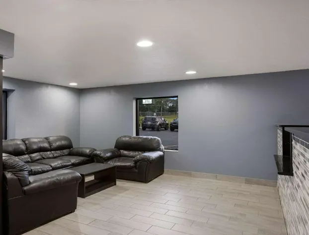 Quality Inn & Suites Big Rapids near University hotel detail image 2